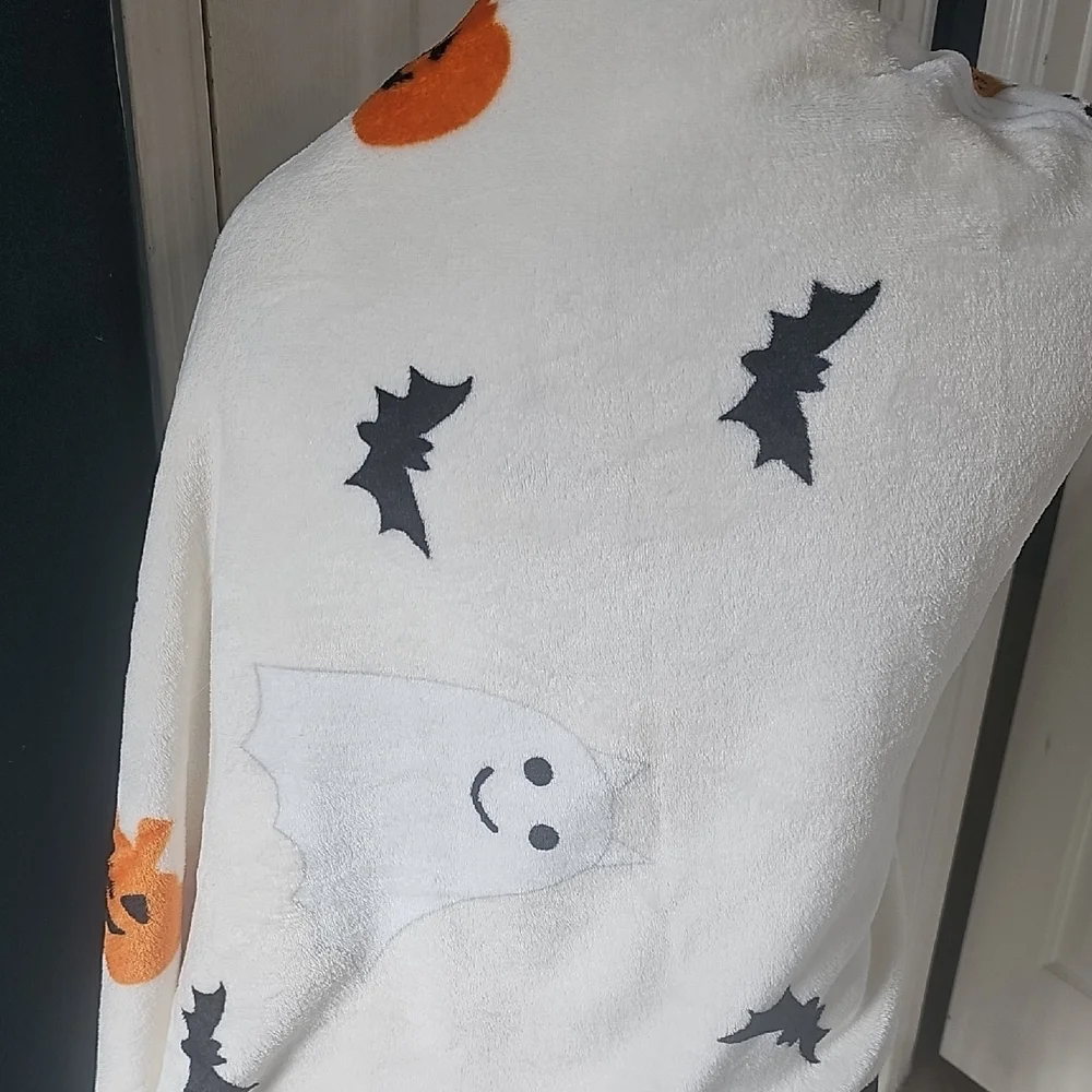 New Spooky Town Cozy Halloween Ghost Bat and Pumpkin Throw Blanket